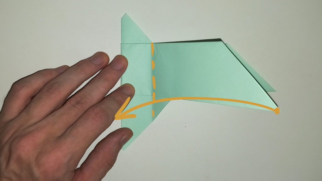 Оригами Птичка из бумаги - шаг 6 - делаем левое крыло