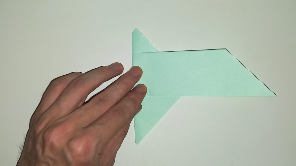 Оригами птичка - складываем фигуру пополам - Шаг 2