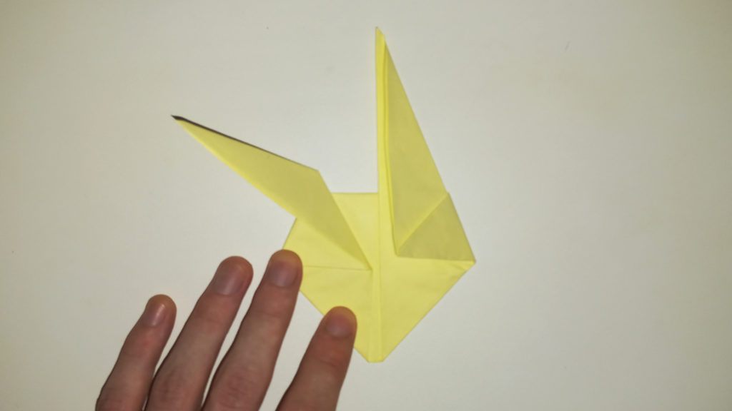 Складываем левое ушко для Пикачу - окончательный вариант