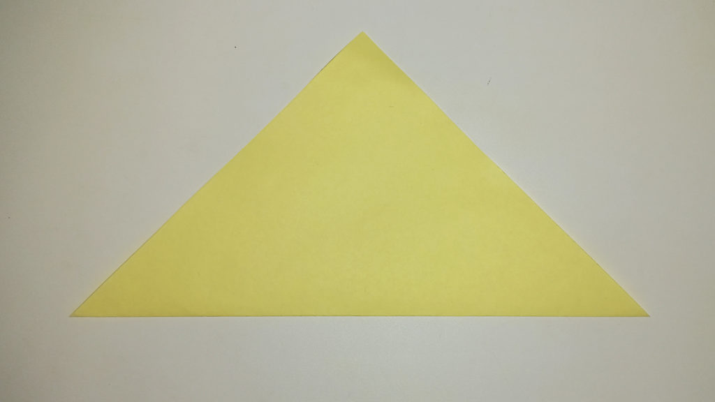 Треугольник из желтого листа