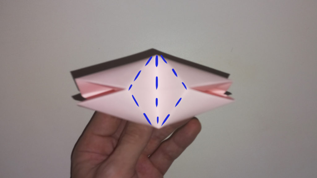 Оригами сердечко - Шаг 12-1 - Проглаживаем линии